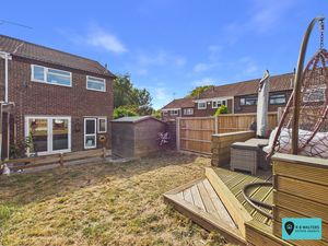 Rear Aspect / Garden- click for photo gallery